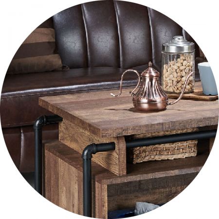 テーブルの角には意図的な加工や研磨がなく、自然な外観です。